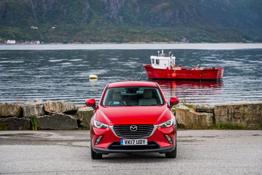  Mazda CX-3 2015 года  (UK) (фото 4 из 47)